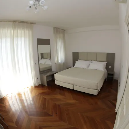 Champagne Rooms-2